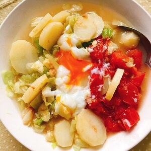 トマトが入った食べるじゃがいも味噌スープ